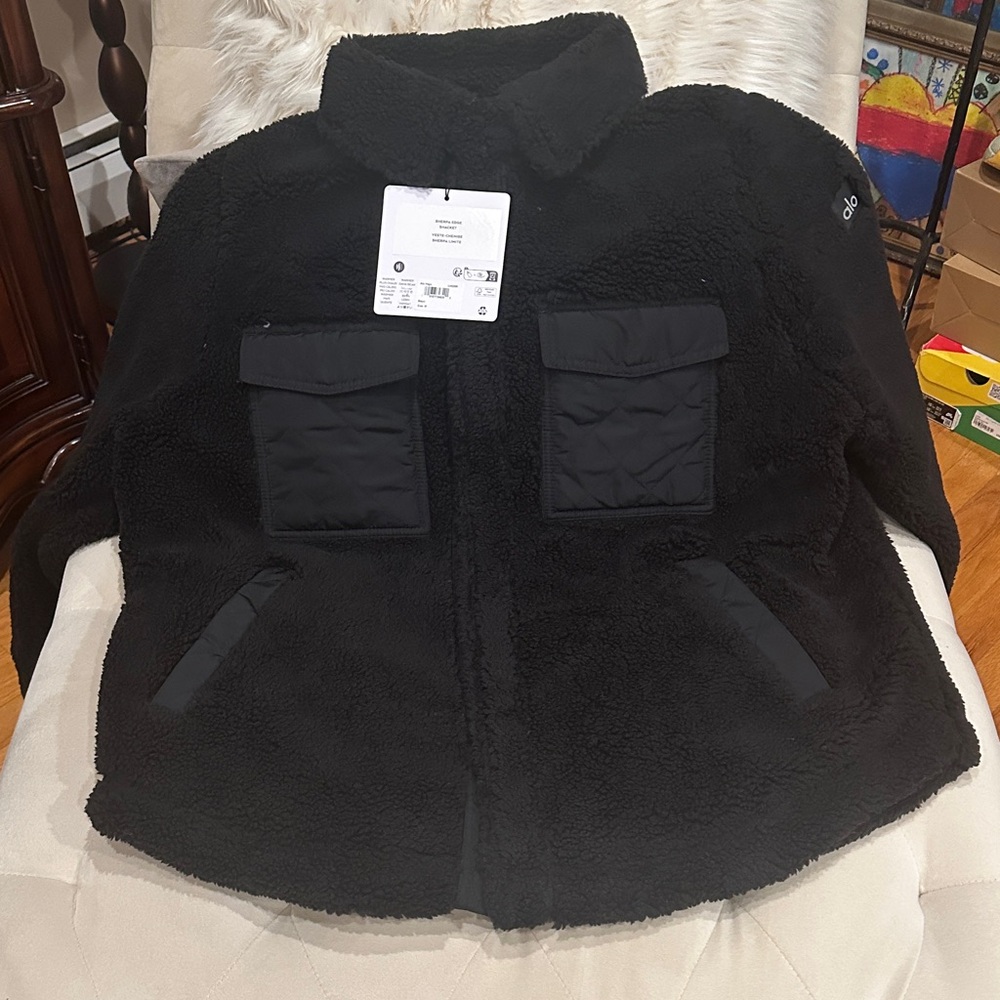 ALO Yoga Women’s Sherpa Edge Black Shacket Jacket, size Medium